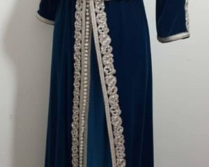 Caftan algérien traditionnel au style moderne