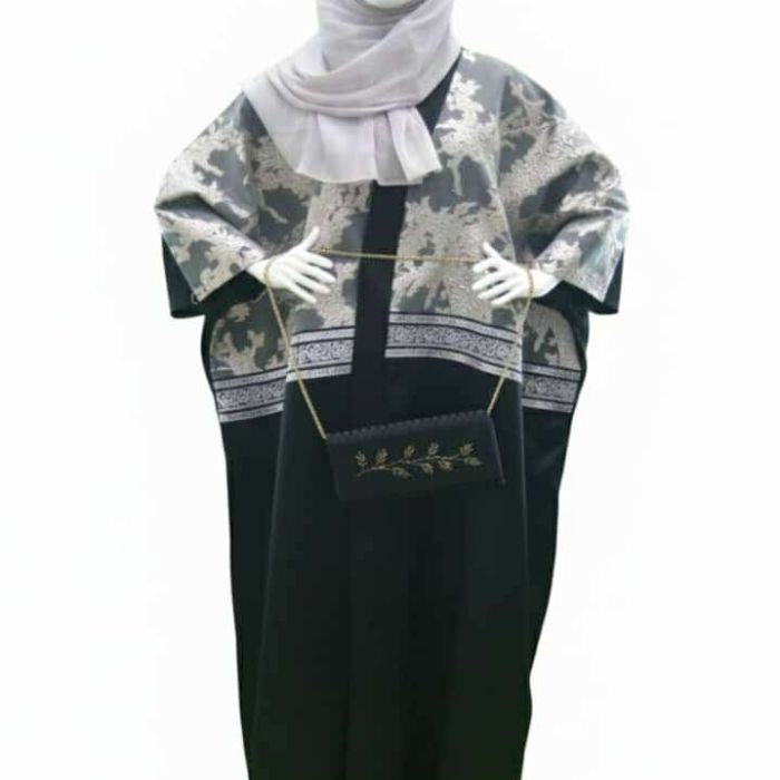 عبــاية سوداء