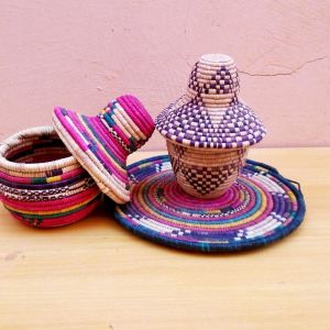 أواني تقليدية من سعف النخيل