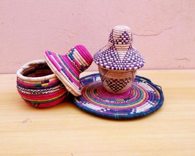 أواني تقليدية من سعف النخيل