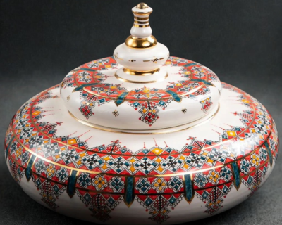 علبة حلوى من الخزف