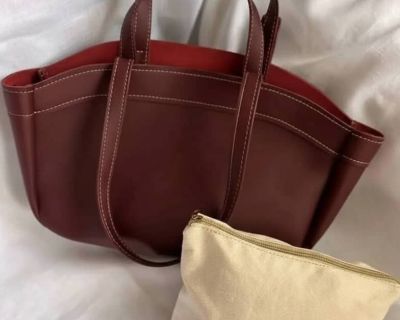 حقيبة جلدية