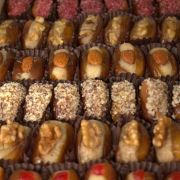 علبة تمور مغلفة