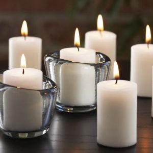 شموع منكهة بعطور طبيعية