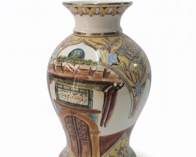 Un vase décoratif en céramique